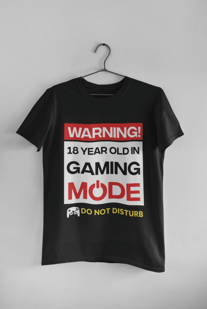 18 year old in gaming mode fekete póló