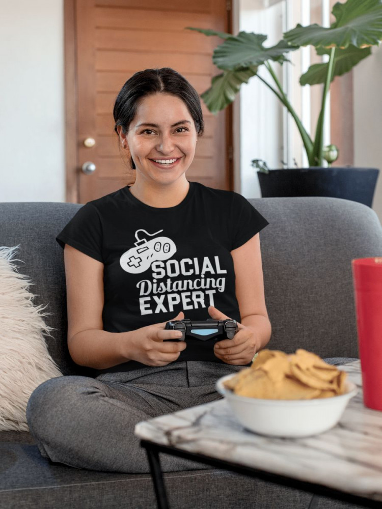 Social distancing expert fekete póló