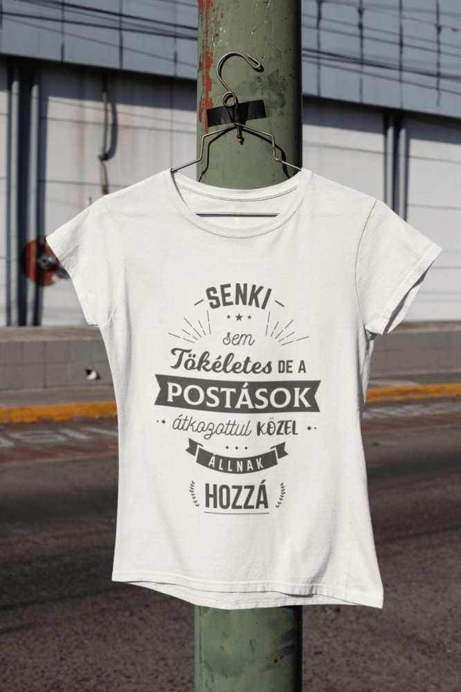 Postás fehér póló