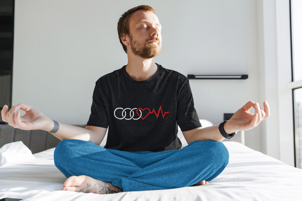 Audi logo heart fekete póló