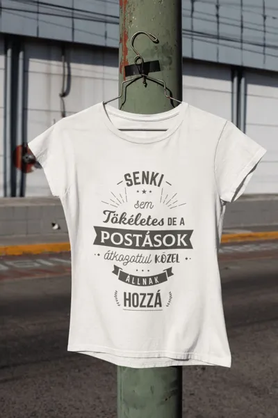 Postás fehér póló