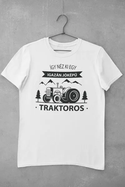 Így néz ki egy igazán jóképű traktoros fehér póló