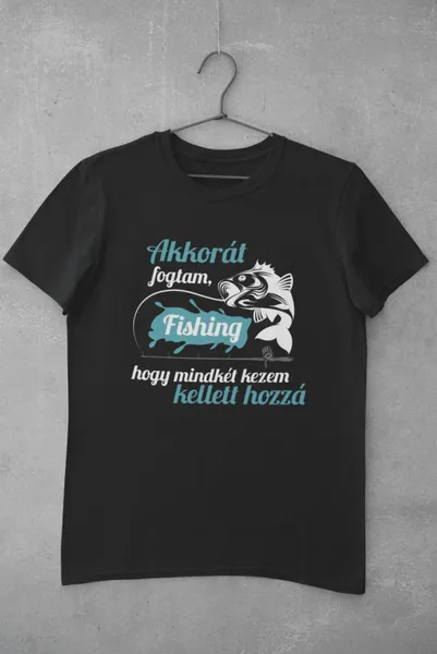 Mindkét kezem kellett hozzá fekete póló