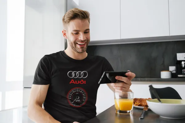 Audi speedmeter fekete póló